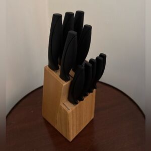 Wooden Holder, 10 Piece Stainless Steel Knife Set with Built-In Sharpener
